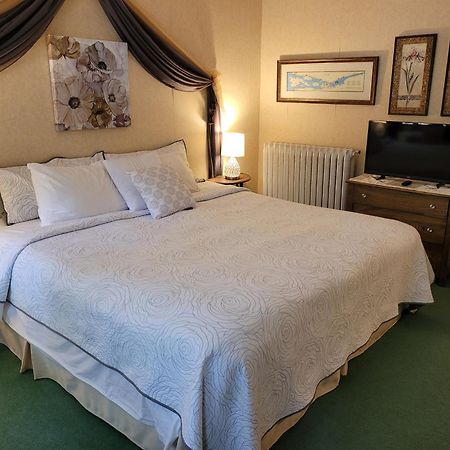 Ruby Manor Bed & Breakfast Гананокве Экстерьер фото