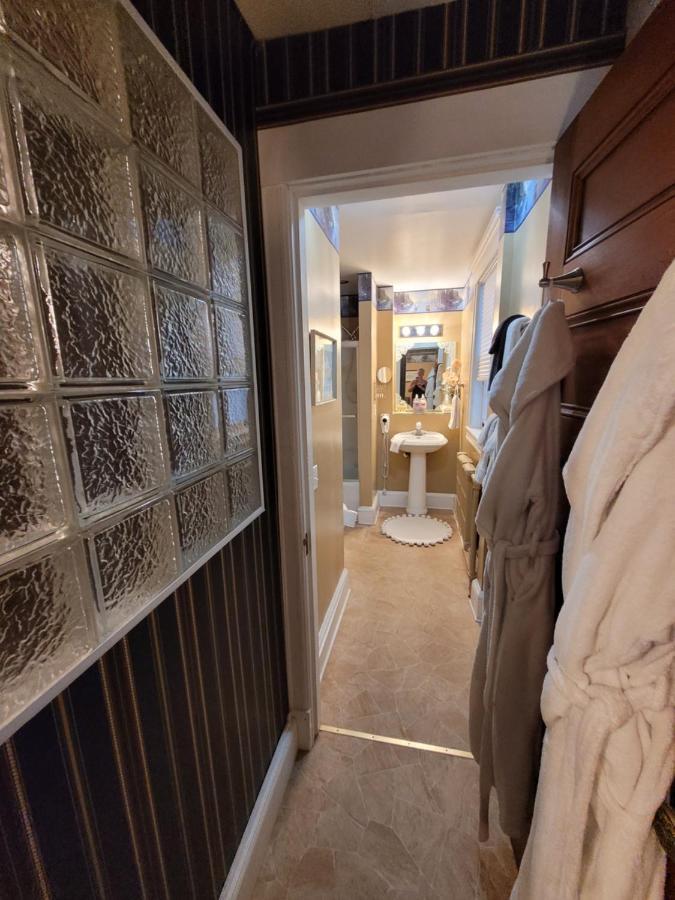 Ruby Manor Bed & Breakfast Гананокве Экстерьер фото