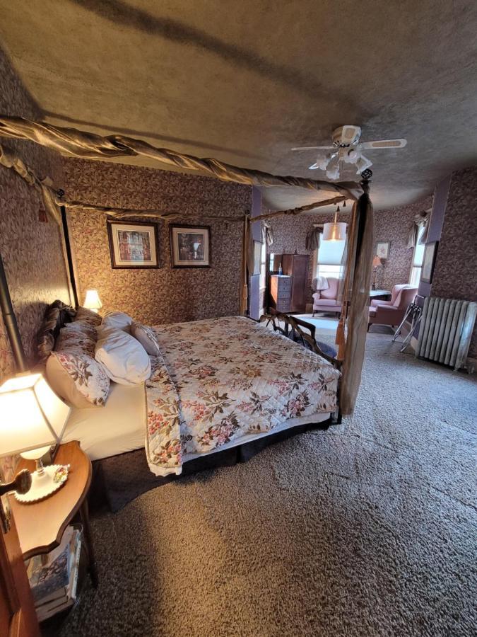 Ruby Manor Bed & Breakfast Гананокве Экстерьер фото