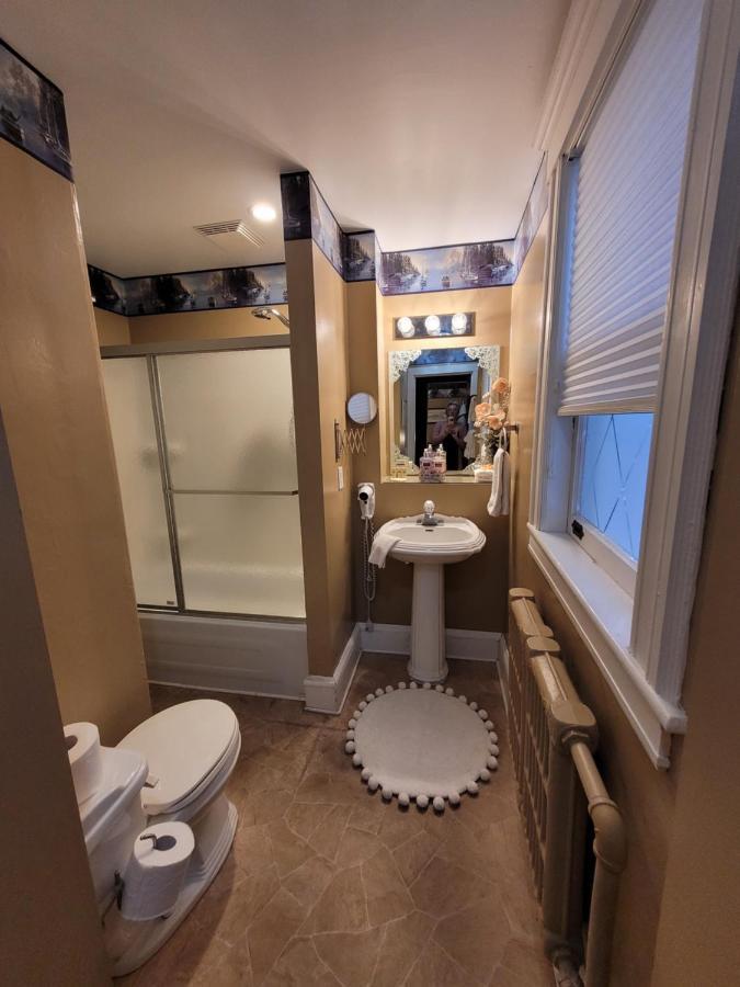 Ruby Manor Bed & Breakfast Гананокве Экстерьер фото